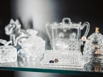 Radost zabalená v českém skle a porcelánu: Tipy na výjimečné dárky