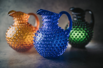 Hobnail sklo: nadčasová krása s príbehom českého remesla