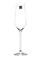 Slávnostný prípitok v pohároch Elizabeth