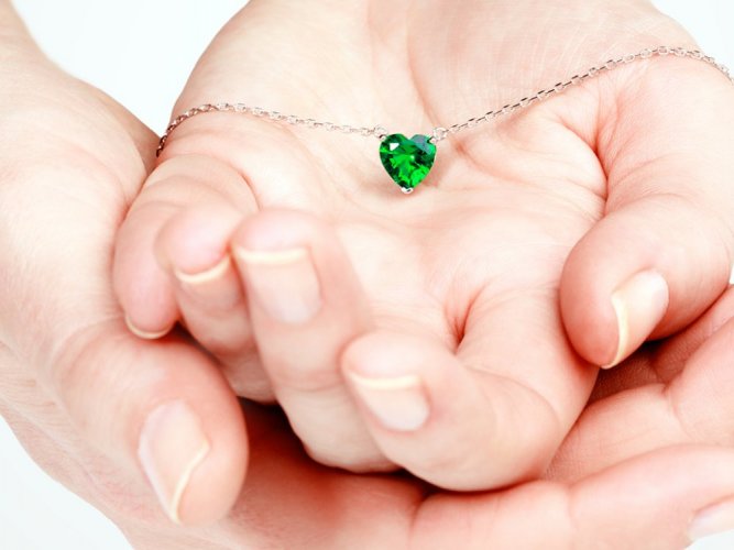 Stříbrný náhrdelník Cher, srdce s kubickou zirkonií Preciosa, zelený
