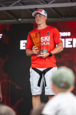 Výroba skleněných trofejí pro UIM MotoSurf World Championship 2026