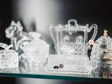 Radost zabalená v českém skle a porcelánu: Tipy na výjimečné dárky