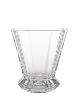 Royal Crystal představuje luxusní sklenici na rum Stella – precizní české sklo. Royal Crystal představuje luxusní sklenici na rum Stella – precizní české sklo.