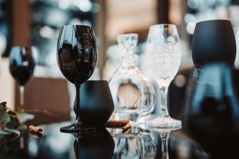 Set sklenic na víno Black and White 580 ml – Royal Crystal