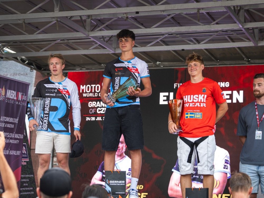 Výroba skleněných trofejí pro UIM MotoSurf World Championship 2026